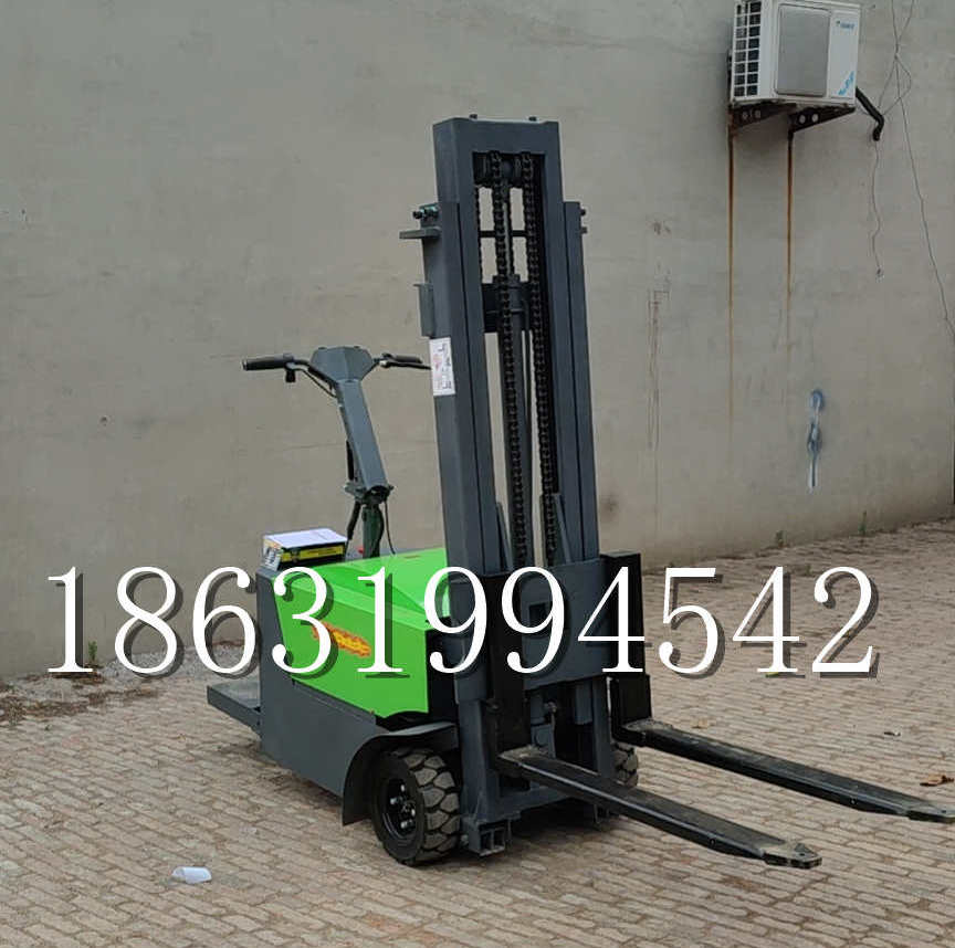 通化县优程全电动叉车插腿式堆高车液压装卸车1.5吨升高小型站驾式铲车