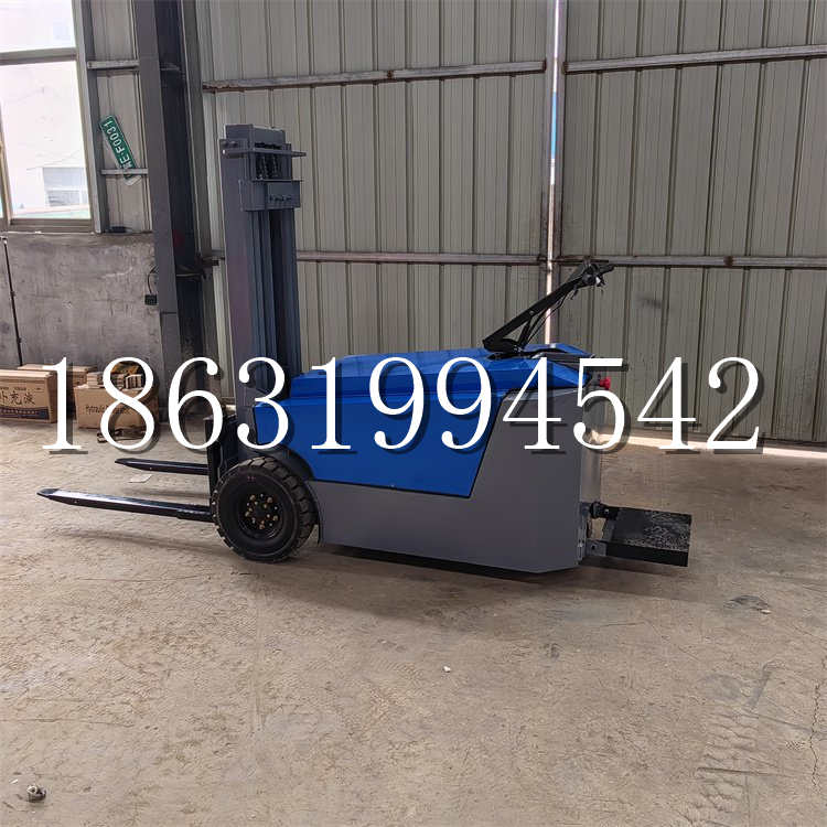 通化县全电动叉车插腿式堆高车液压装卸车1.5吨升高小型站驾式铲车